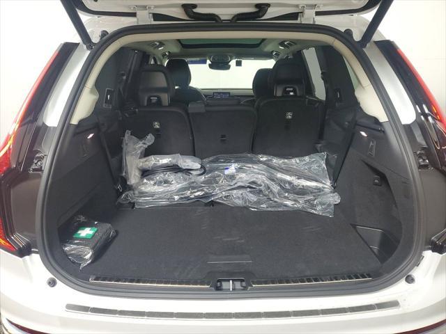 Photo of 2025 Crystal White Volvo XC90 Plug-In Hybrid