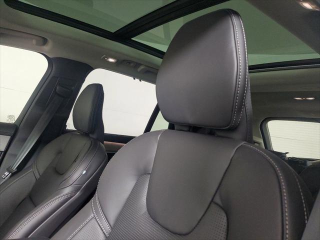 Photo of 2025 Crystal White Volvo XC90 Plug-In Hybrid