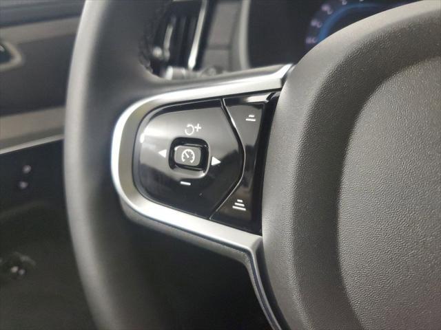 Photo of 2025 Crystal White Volvo XC90 Plug-In Hybrid