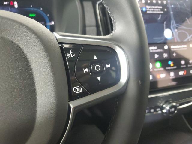 Photo of 2025 Crystal White Volvo XC90 Plug-In Hybrid