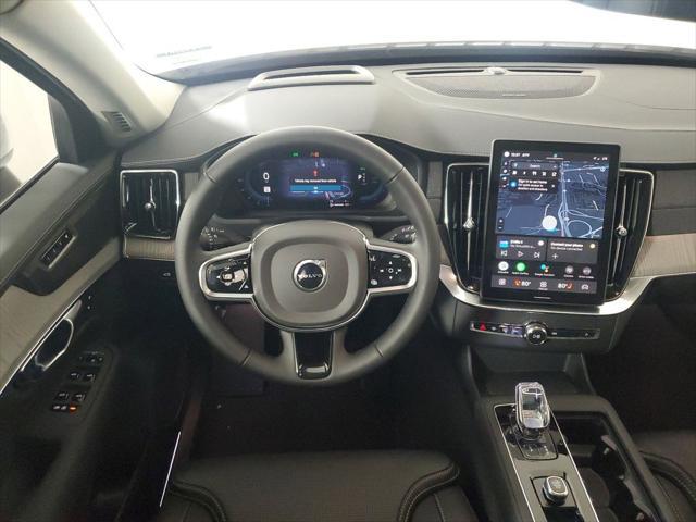 Photo of 2025 Crystal White Volvo XC90 Plug-In Hybrid