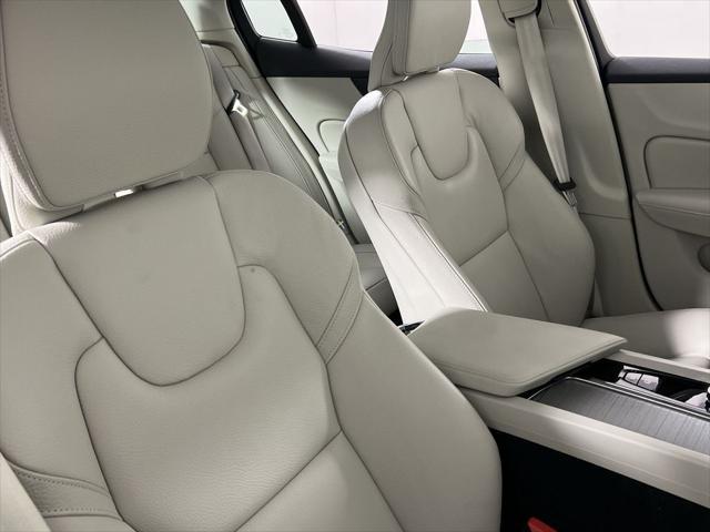 Photo of 2024 Crystal White Volvo S60
