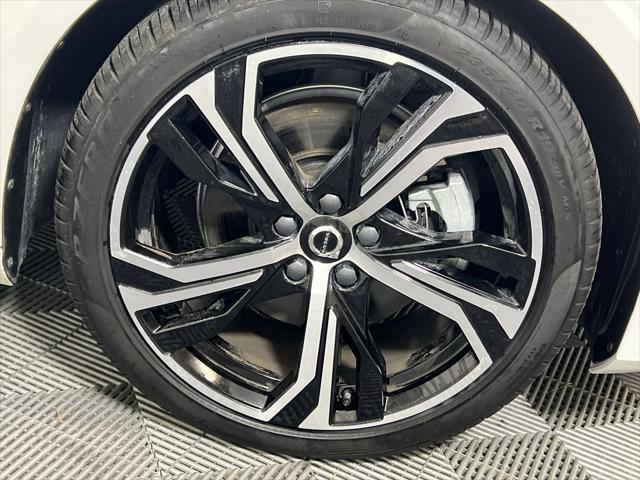 Photo of 2024 Crystal White Volvo S60