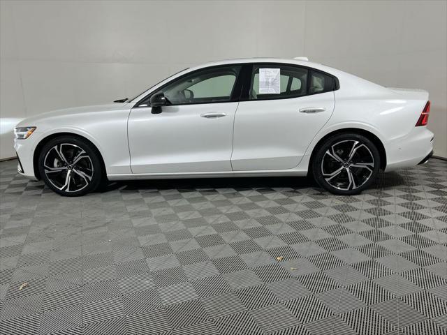 Photo of 2024 Crystal White Volvo S60