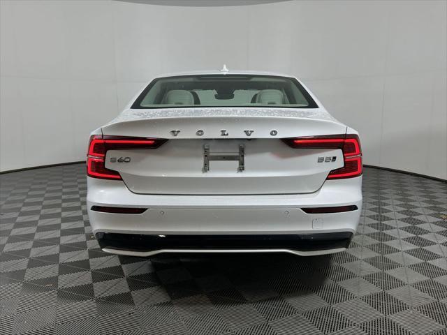 Photo of 2024 Crystal White Volvo S60