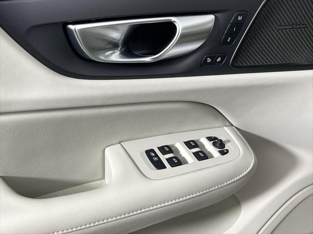 Photo of 2024 Crystal White Volvo S60