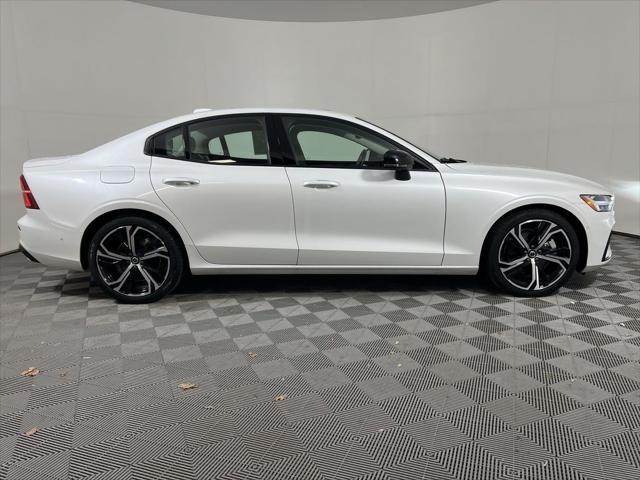 Photo of 2024 Crystal White Volvo S60