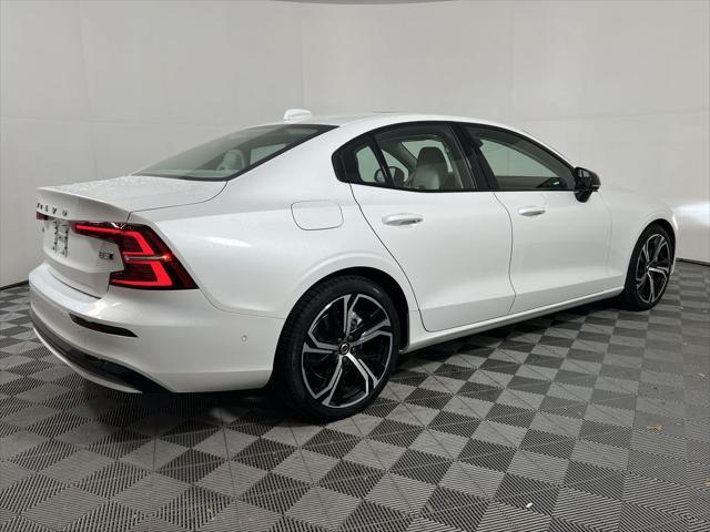 Photo of 2024 Crystal White Volvo S60