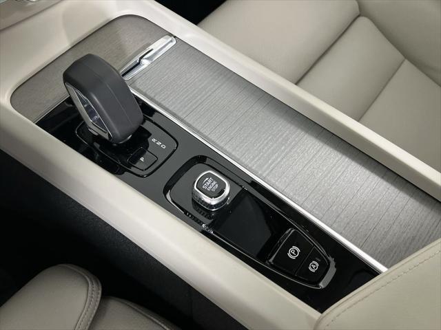 Photo of 2024 Crystal White Volvo S60