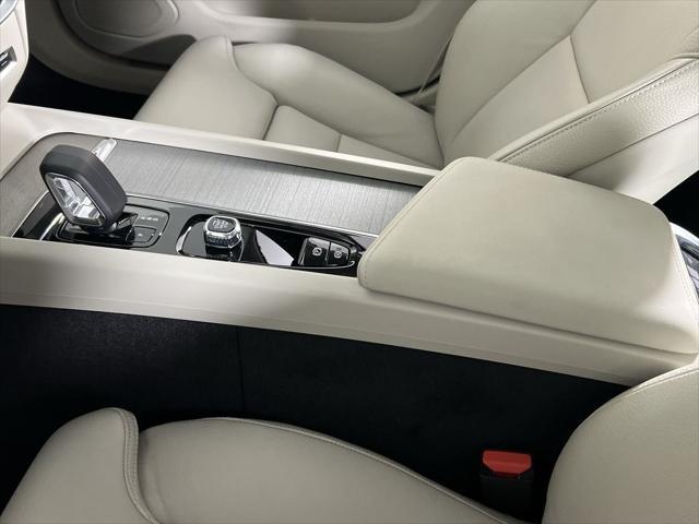 Photo of 2024 Crystal White Volvo S60