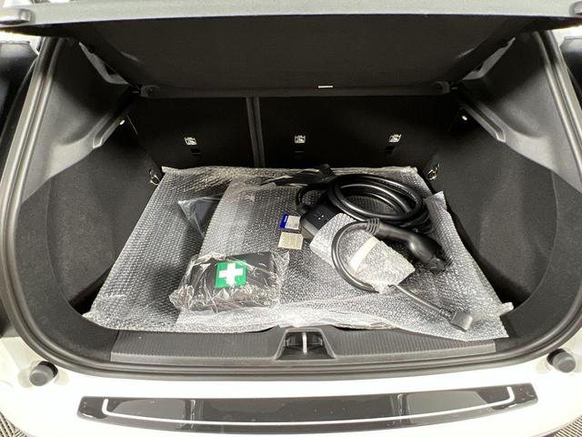 Photo of 2025 Crystal White Volvo EX30