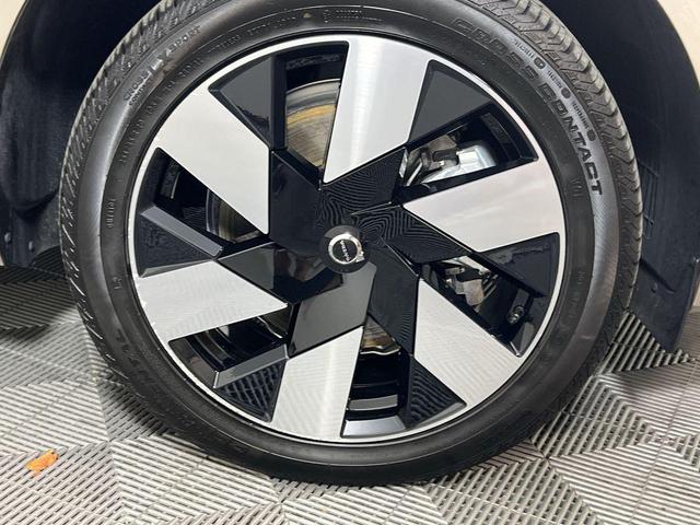Photo of 2025 Bright Dusk Volvo XC60 Plug-In Hybrid