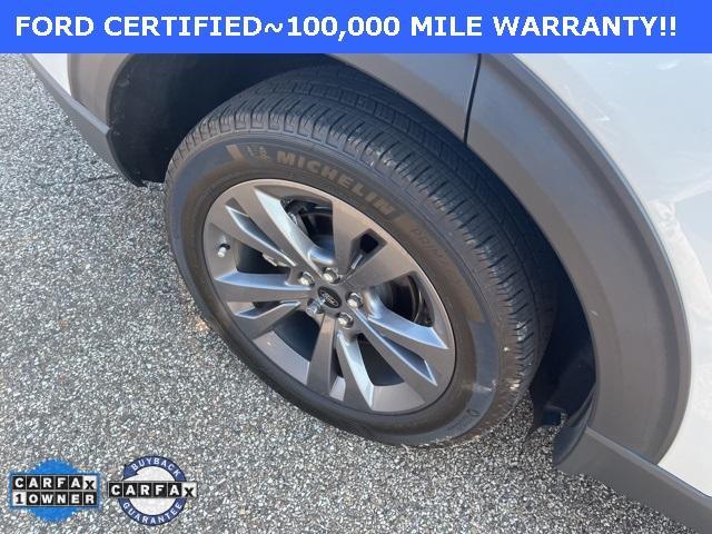 Photo of 2022 Star White Ford Explorer