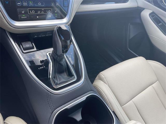Photo of 2023 Crystal White Pearl Subaru Legacy