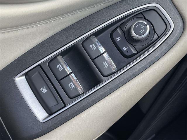 Photo of 2023 Crystal White Pearl Subaru Legacy