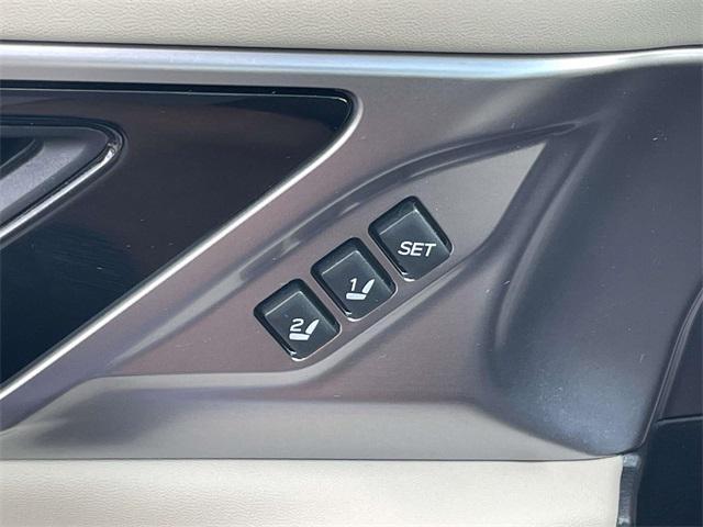 Photo of 2023 Crystal White Pearl Subaru Legacy