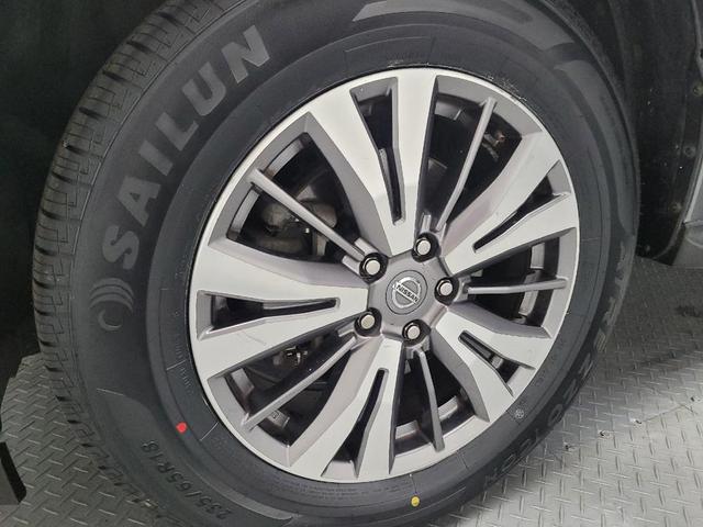 Photo of 2020 Gun Metallic Nissan Pathfinder