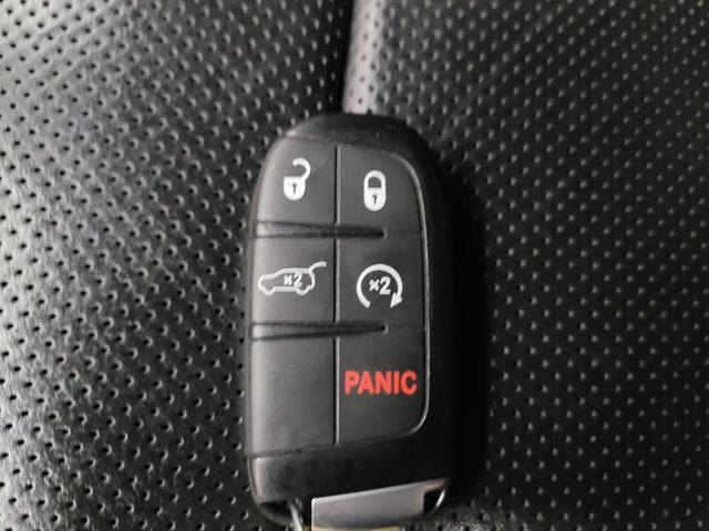 Photo of 2019 Diamond Black Crystal Pearlcoat Jeep Grand Cherokee