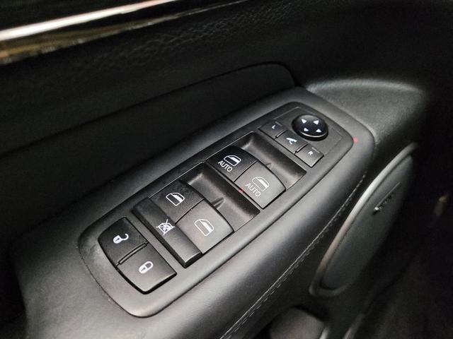 Photo of 2019 Diamond Black Crystal Pearlcoat Jeep Grand Cherokee