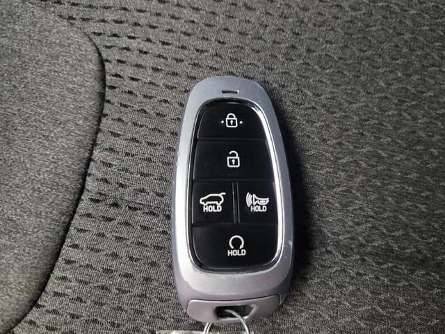 Photo of 2023 Gray Hyundai SANTA FE