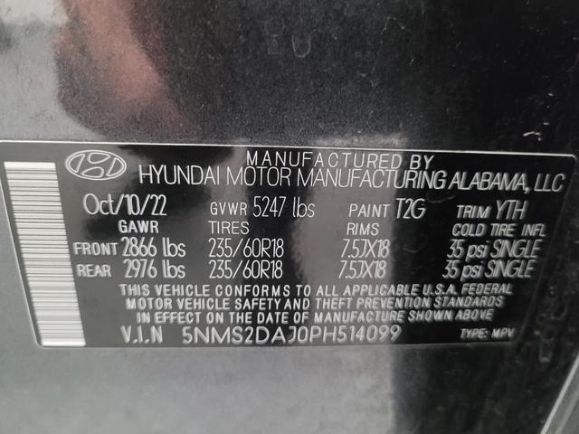 Photo of 2023 Gray Hyundai SANTA FE