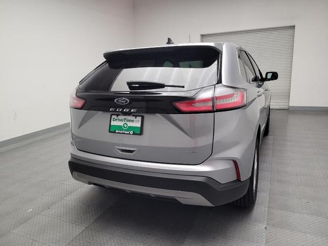 Photo of 2024 Iconic Silver Metallic Ford Edge