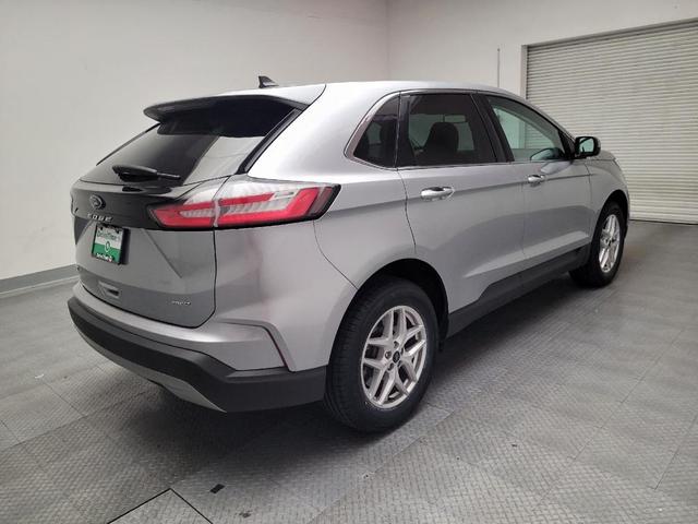 Photo of 2024 Iconic Silver Metallic Ford Edge