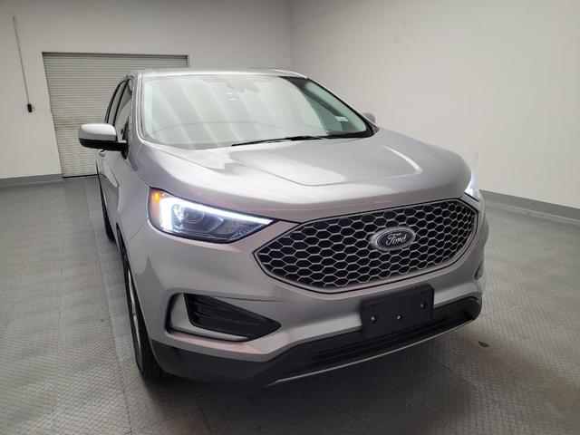 Photo of 2024 Iconic Silver Metallic Ford Edge