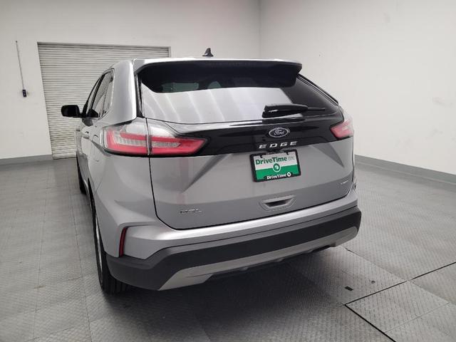 Photo of 2024 Iconic Silver Metallic Ford Edge