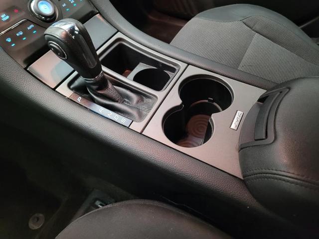 Photo of 2018 White Ford Taurus