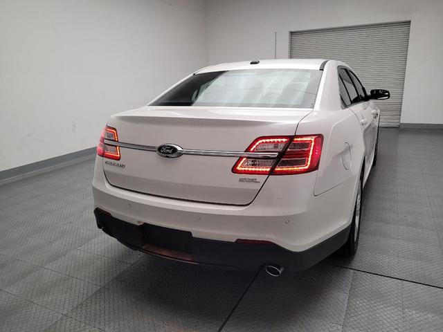 Photo of 2018 White Ford Taurus