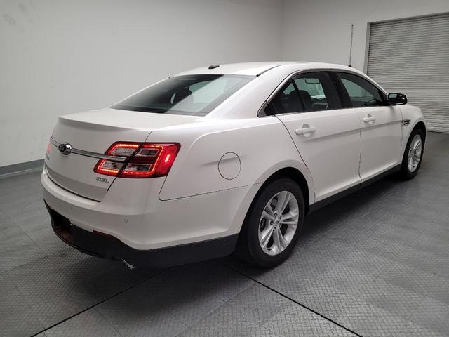 Photo of 2018 White Ford Taurus