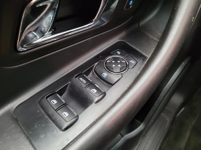 Photo of 2018 White Ford Taurus