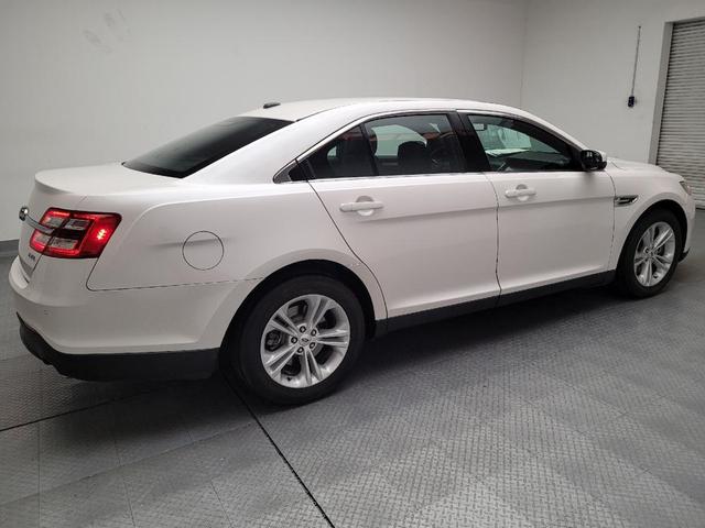 Photo of 2018 White Ford Taurus