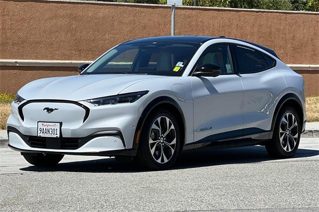 Photo of 2021 White Metallic Ford Mustang Mach-E