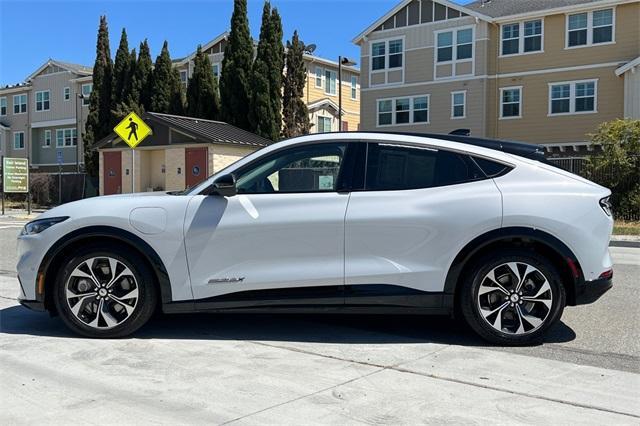 Photo of 2021 White Metallic Ford Mustang Mach-E