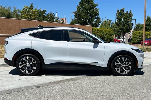 Photo of 2021 White Metallic Ford Mustang Mach-E