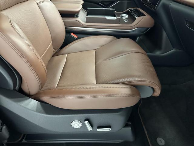 Photo of 2025 Flight Blue Metallic Clearcoat Lincoln Navigator
