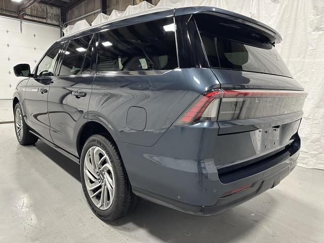 Photo of 2025 Flight Blue Metallic Clearcoat Lincoln Navigator