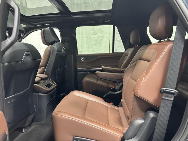 Photo of 2025 Flight Blue Metallic Clearcoat Lincoln Navigator