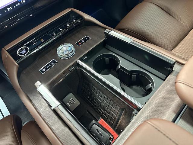 Photo of 2025 Flight Blue Metallic Clearcoat Lincoln Navigator