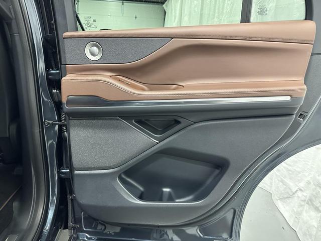 Photo of 2025 Flight Blue Metallic Clearcoat Lincoln Navigator