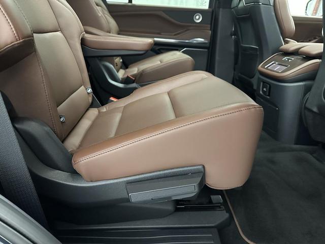 Photo of 2025 Flight Blue Metallic Clearcoat Lincoln Navigator