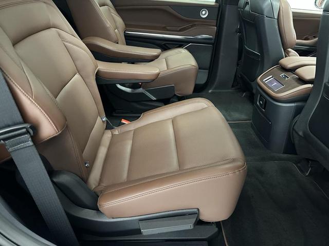 Photo of 2025 Flight Blue Metallic Clearcoat Lincoln Navigator