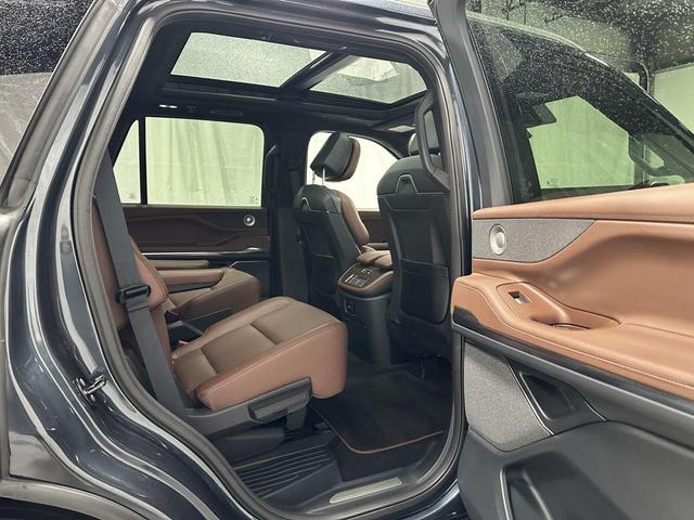 Photo of 2025 Flight Blue Metallic Clearcoat Lincoln Navigator