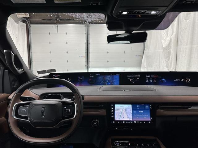 Photo of 2025 Flight Blue Metallic Clearcoat Lincoln Navigator