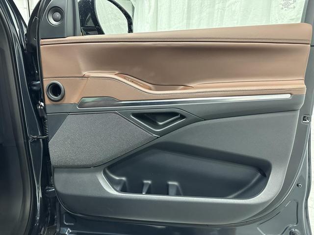 Photo of 2025 Flight Blue Metallic Clearcoat Lincoln Navigator