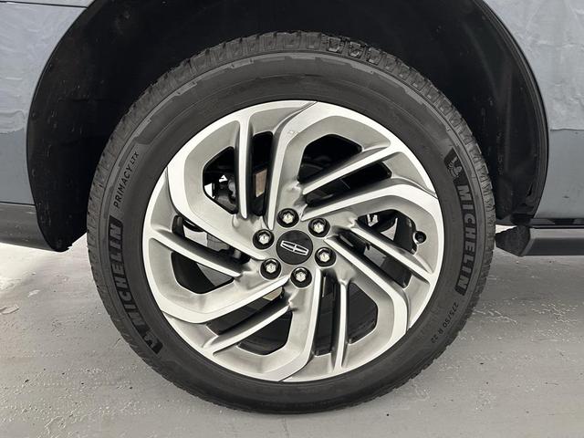 Photo of 2025 Flight Blue Metallic Clearcoat Lincoln Navigator