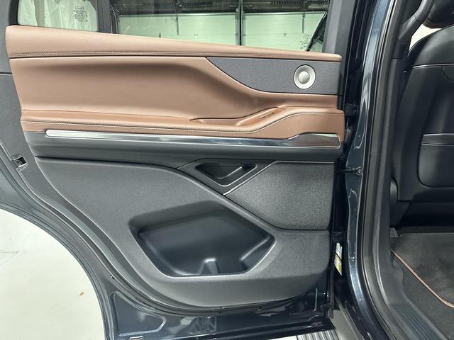Photo of 2025 Flight Blue Metallic Clearcoat Lincoln Navigator
