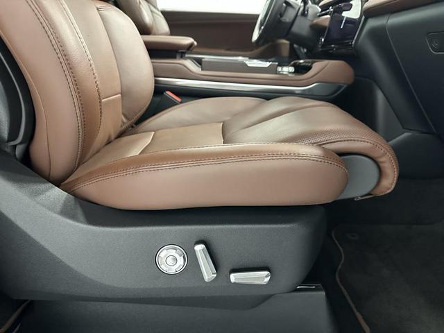 Photo of 2025 Flight Blue Metallic Clearcoat Lincoln Navigator